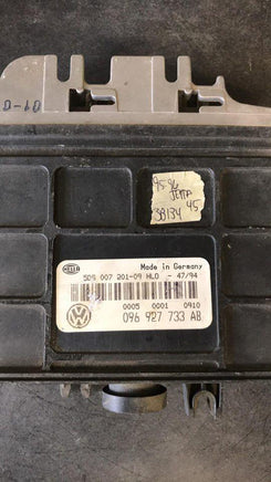 1995-1996 VW Jetta TCM transmission computer 096 927 733 AB - Swan Auto