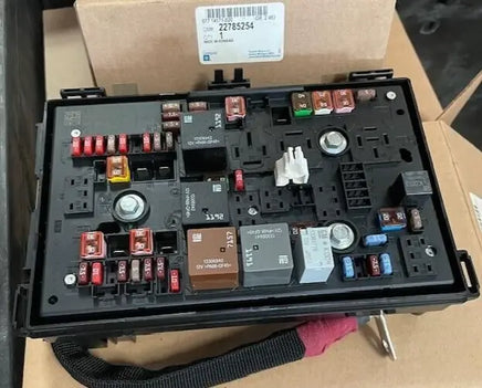22785254 Chevy Volt 2013 fuse relay box **New OEM**