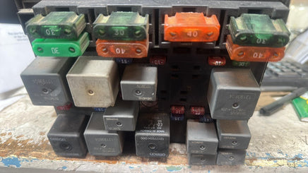 15301758 Oldsmobile Cutlass or Grand Prix Fusebox computer 1997-1998