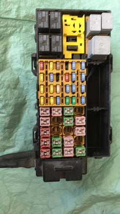 7L2T 14398 CAB Ford Explorer 2006-2007 fuse box