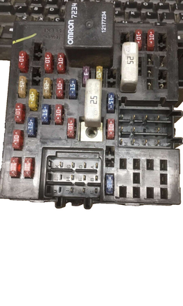 15770992-01 Chevy Silverado Tahoe or Yukon Fusebox module 1999-2006