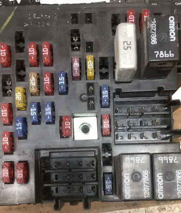 15319400-03 Chevy Silverado fuse box control module 2000