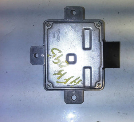88899B1000 pre seat belt module computer 2015-2016 Hyundai Genesis