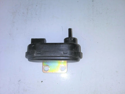 1984-1985 Mazda RX-7 relay module N304 E1T10172