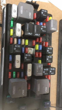 13697145 Fusebox control module 2008 Cadillac DTS