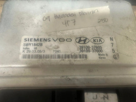 39109-37605 Hyundai Tiburon ecu ecm computer 2005