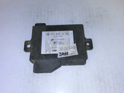 210 820 52 26 Mercedes-Benz E420 1997-1999 door control module