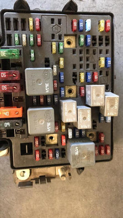 1999-2002 Chevy or GMC pickup Fuse Relay Junction Box 153288806-05