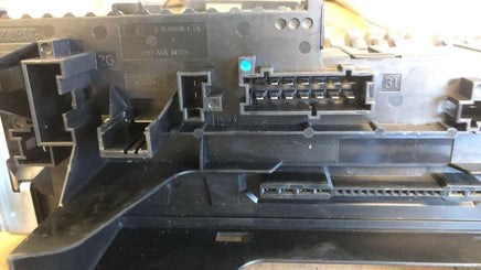 2010-2011 Mercedes-Benz E63 Electrical Fuse Box Control Module 0-1670658-1