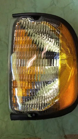 1992-2002 Ford Econoline Van rightt park/side marker light lamp NEW FO2521122