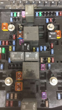 7503566C1 Navistar fusebox control module