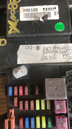 2009-2011 Kia Borrego fuse junction box module 91955 2J220