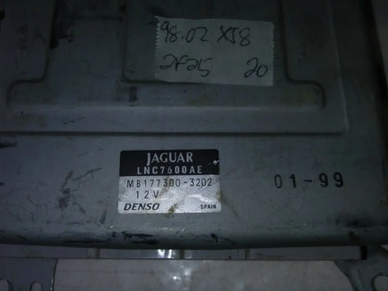 1998-2002 Jaguar XJ8 temperature control module LNC7600AE