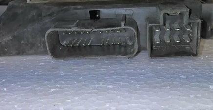 2001-2004 Chrysler Voyager or T&C sliding door module P04686687AN