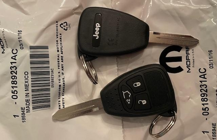 05189231AC Jeep Liberty 2005-2007 key with transponder EUROPEAN ONLY *NEW OEM*