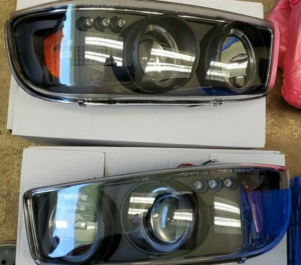 Spyder projector headlight set fits 1999-2006 GMC Sierra Yukon 444-CDE00-HL-BK 