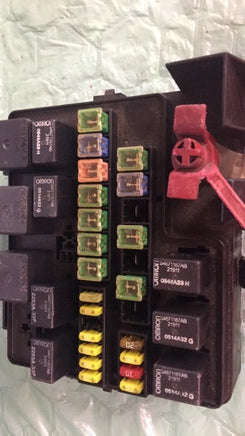 P05087064AB Chrysler Sebring 2004 fuse junction box