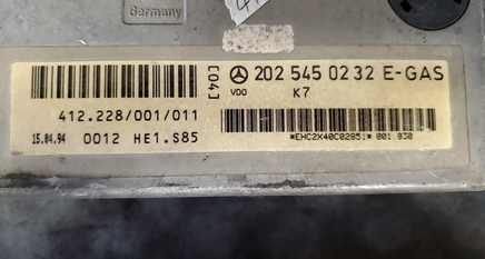 202 545 02 32  E-GAS module 1994 Mercedes C280