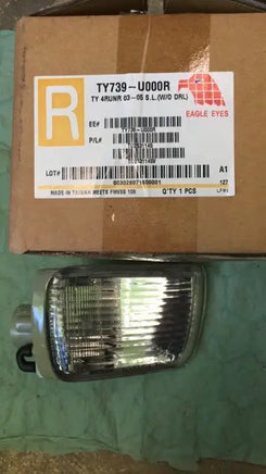 2003-2005 Toyota 4Runner left park/signal light lamp NEW TO2531145