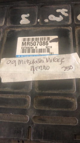 MR507086 Mitsubishi Mirage 1999  Engine control module computer