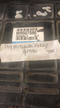 MR507086 Mitsubishi Mirage 1999  Engine control module computer