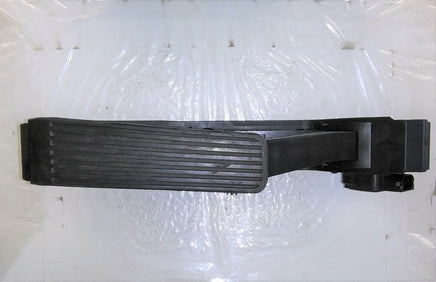 2007-2013 Mercedes-Benz CL550 CL600 gas pedal accelerator A 220 300 01 04