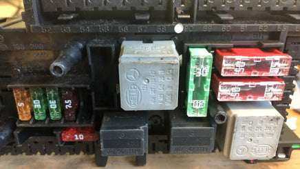 2010-2011 Mercedes-Benz E63 Electrical Fuse Box Control Module 0-1670658-1