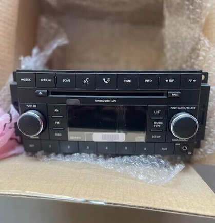 5064113AK radio receiver cd player 2008-2009 Dodge Caravan **NEW**