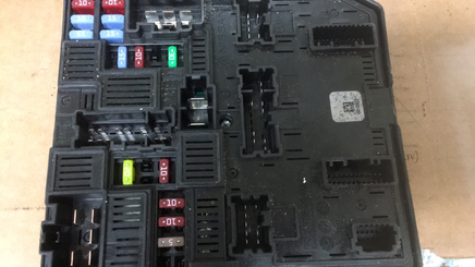 284B7 5NA0E Infiniti QX50 IPDM engine control computer