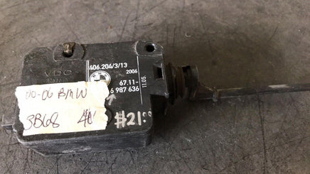 2000-2006 BMW E53 tank door lock release actuator 67.11-6 987 636 - Swan Auto