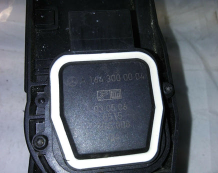 2007-2012 Mercedes-Benz GL450 ML450 gas pedal accelerator A 164 300 00 04 - Swan Auto