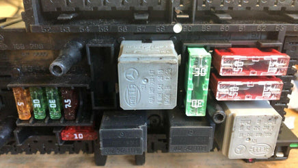 2010-2011 Mercedes-Benz E63 Electrical Fuse Box Control Module 0-1670658-1 - Swan Auto