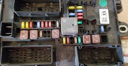 2011 Cadillac SRX fuse junction box 20788234_02 - Swan Auto