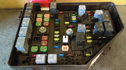 2015-2016 Buick Enclave fuse relay box (P)23436806 - Swan Auto